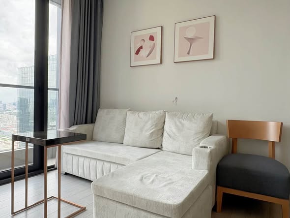 bedroom and living room of One9Five Asoke – Rama 9