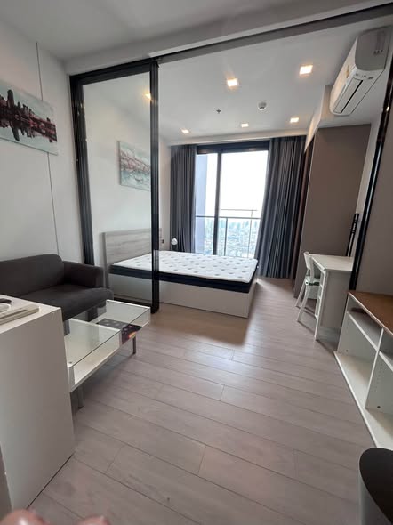 bedroom and room interior of One9Five Asoke – Rama 9