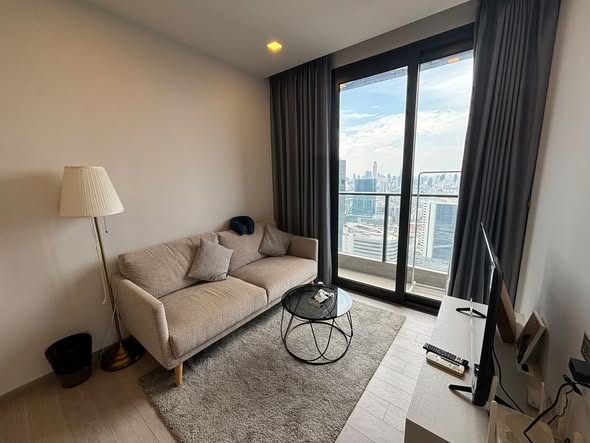 living room and bedroom of One9Five Asoke – Rama 9