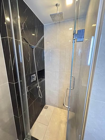 room interior and bathroom of One9Five Asoke – Rama 9