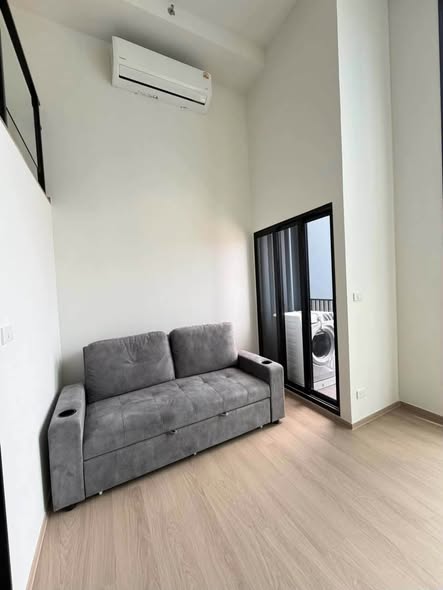 living room and bedroom of Origin Play Bangkhunnon Triple Station ออริจิ้น เพลย์ บางขุนนนท์ ทริปเปิ้ล สเตชั่น
