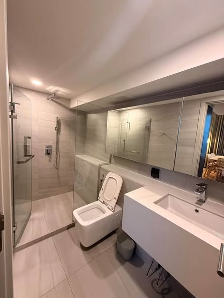 room interior and bathroom of Park Origin Chula-Sam Yan