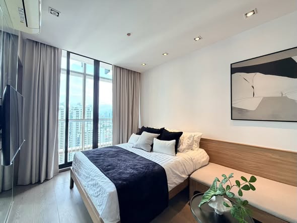 bedroom of Park Origin Phrom Phong