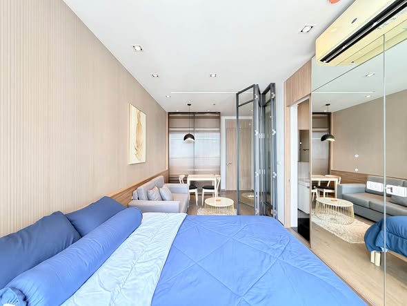 bedroom of Park Origin Phrom Phong