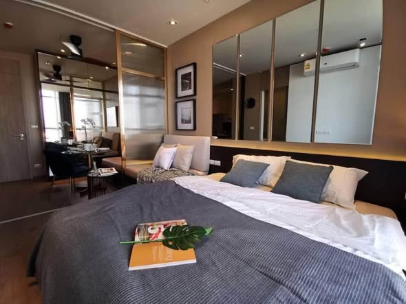 bedroom of Park Origin Phrom Phong