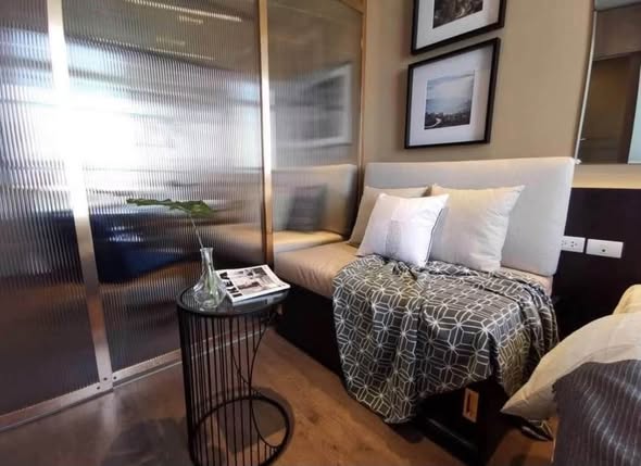 bedroom of Park Origin Phrom Phong