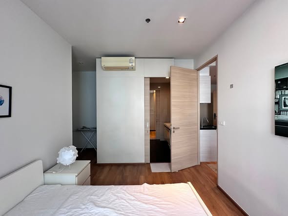 bedroom of Park Origin Phrom Phong
