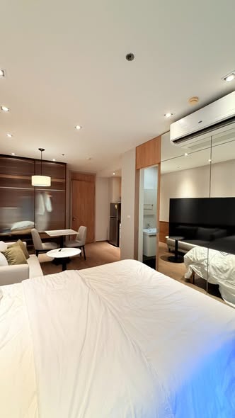 bedroom of Park Origin Phrom Phong