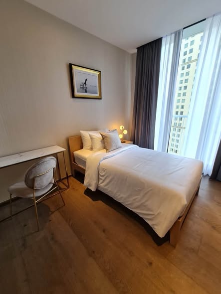bedroom of Park Origin Phrom Phong