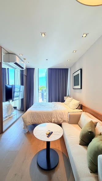 bedroom of Park Origin Phrom Phong