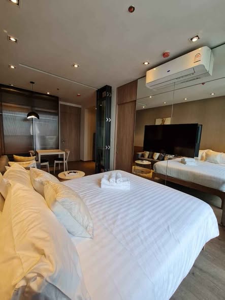 bedroom of Park Origin Phrom Phong