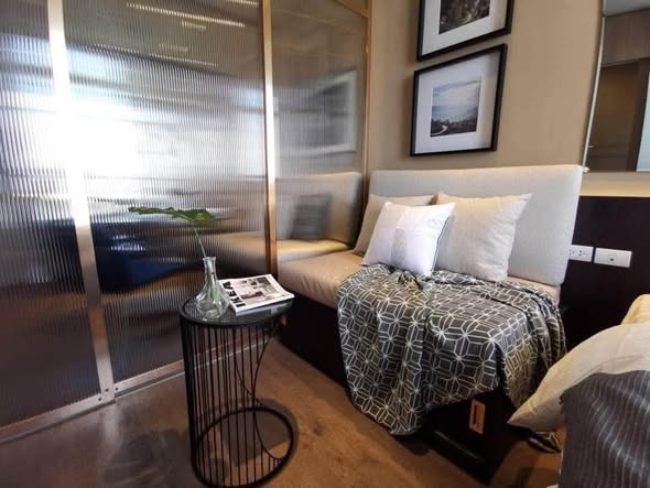 bedroom of Park Origin Phrom Phong