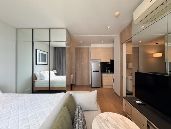 bedroom and room interior of Park Origin Phrom Phong