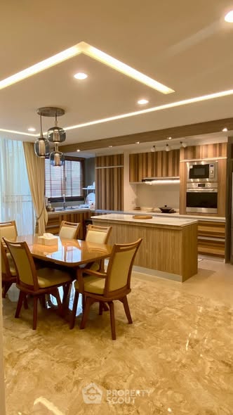 Park Origin Phrom Phong