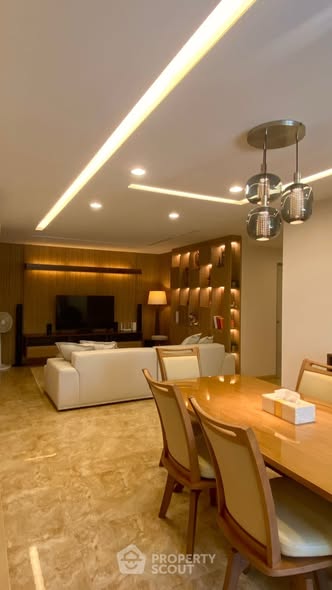 Park Origin Phrom Phong