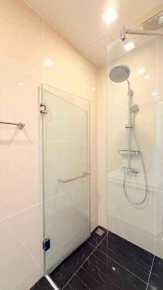 room interior and bathroom of Park Origin Phrom Phong