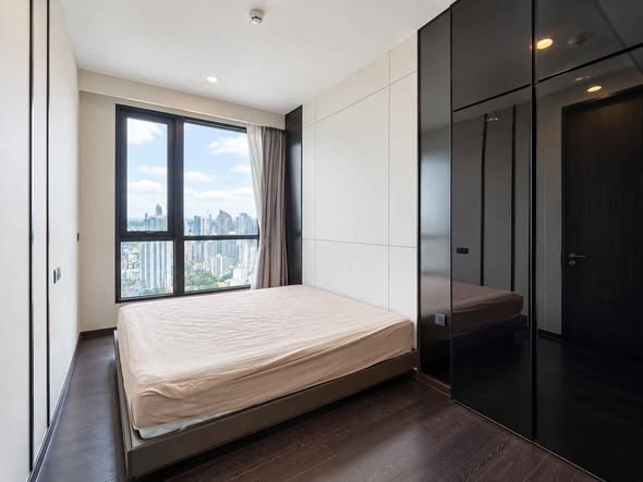 bedroom and room interior of Park​ Origin​ Thonglor