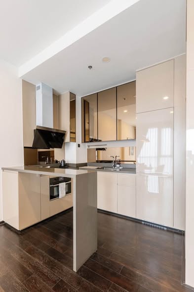 room interior and kitchen of Park​ Origin​ Thonglor