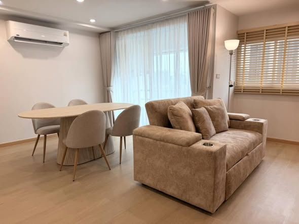 bedroom and living room of Park Thonglor Tower