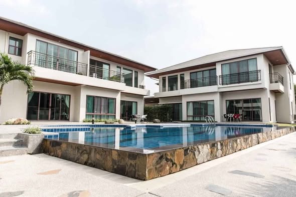 pool of Perfect Masterpiece Rama 9-Krungthep Kreetha