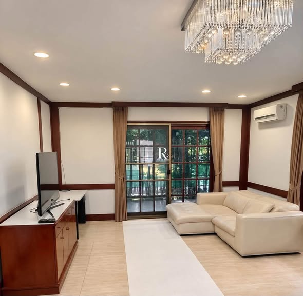 living room and bedroom of Pet and Peace Family House