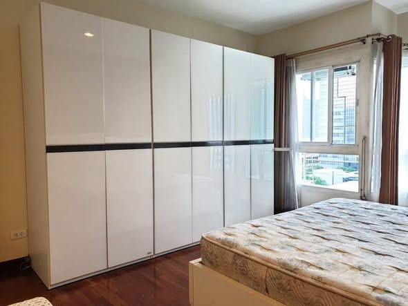 bedroom and room interior of PG Rama 9