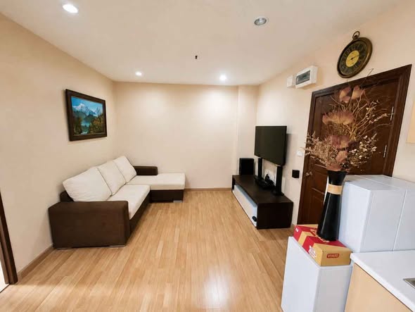 living room of PG Rama 9