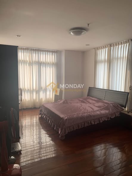 bedroom of Phaya Thai Place