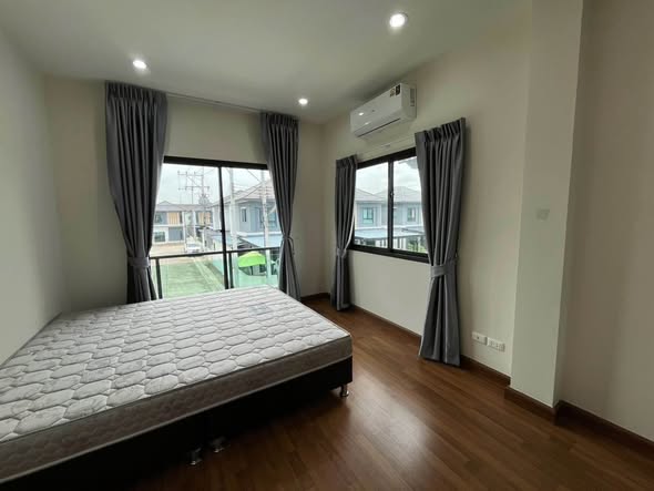 bedroom of Piemsuk Rattanathibeth-Rachapruek