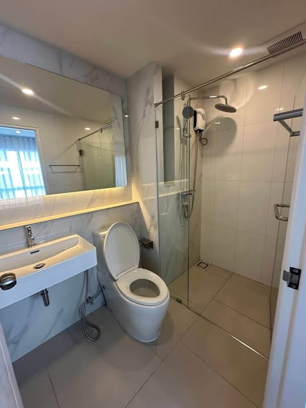 bathroom of Place 168 Pinklao