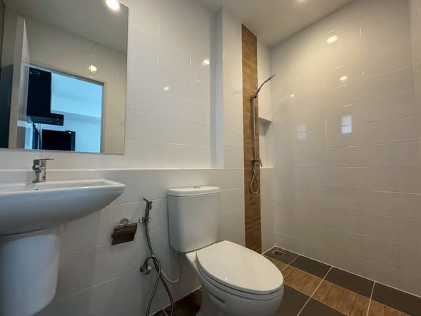 bathroom of Pleno Sukhumvit-Bangna 2