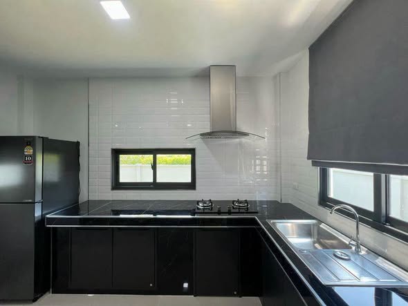 bathroom and kitchen of Pleno Sukhumvit-Bangna 2