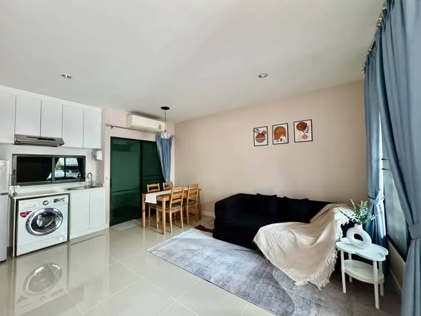 living room of พลีโน่ สุขุมวิท-บางนา Pleno Sukhumvit-Bangna