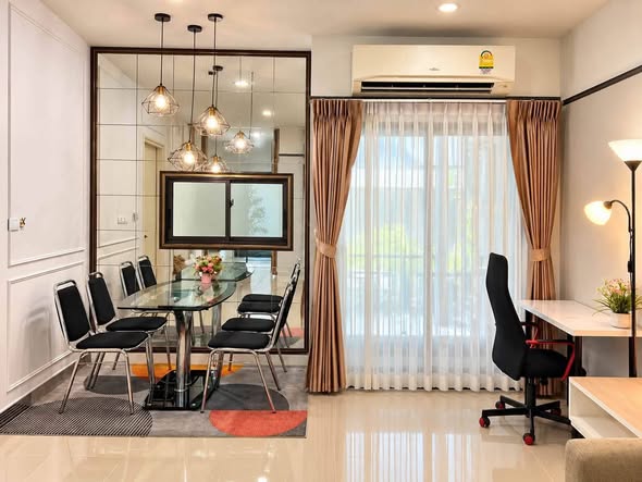 living room and room interior of พลีโน่ สุขุมวิท-บางนา Pleno Sukhumvit-Bangna