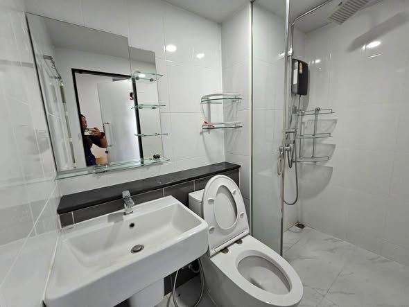 bathroom of Plum Condo Bang Yai Station.
