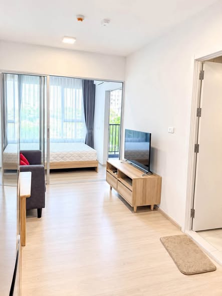 bedroom and room interior of Plum Condo Sukhumvit 62