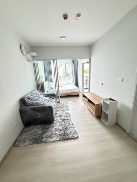 bedroom and room interior of Plum Condo Sukhumvit 62