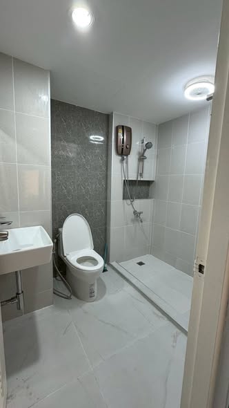 bathroom of Pratunam Prestige Condominium