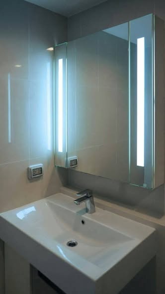 bathroom of Q House Sukhumvit 79