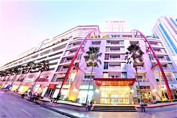 Q1 Sukhumvit Condo by Q House