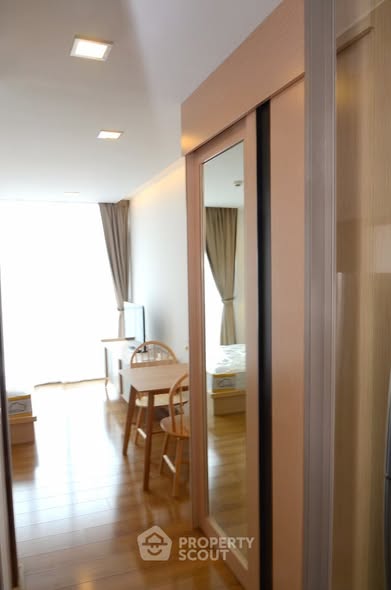 bedroom and room interior of Quad Sathon