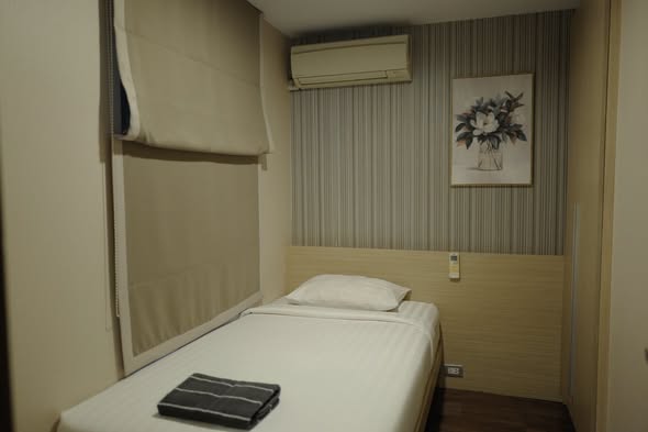 bedroom of Qube Suites Sukhumvit 46