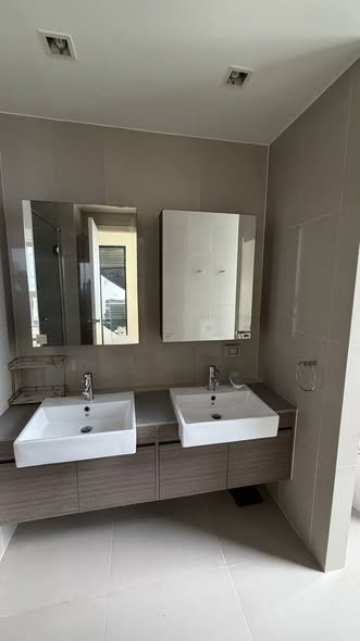 bathroom of Quinn Ratchada 17