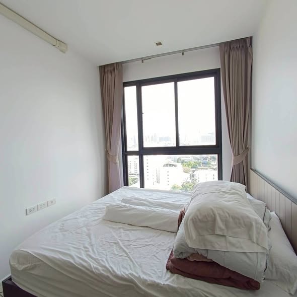 bedroom of Quinn Ratchada 17