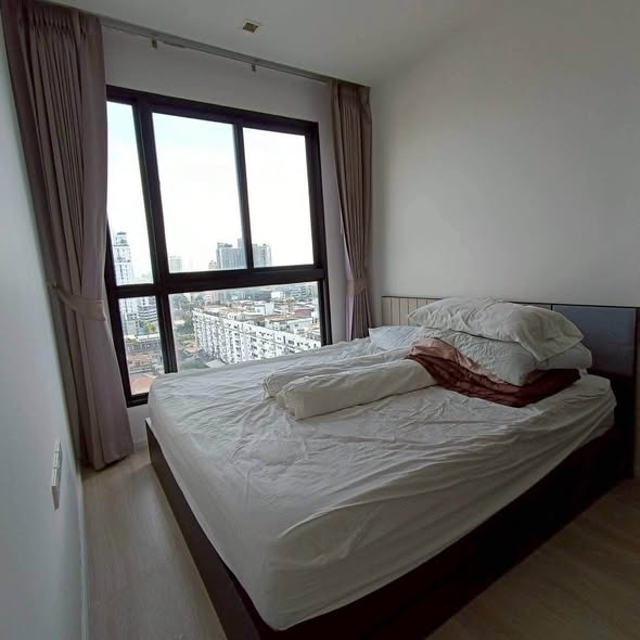 bedroom of Quinn Ratchada 17