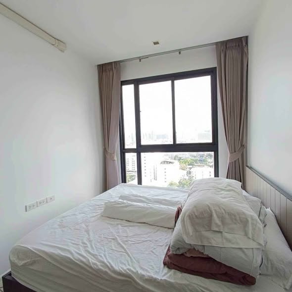 bedroom of Quinn Ratchada 17