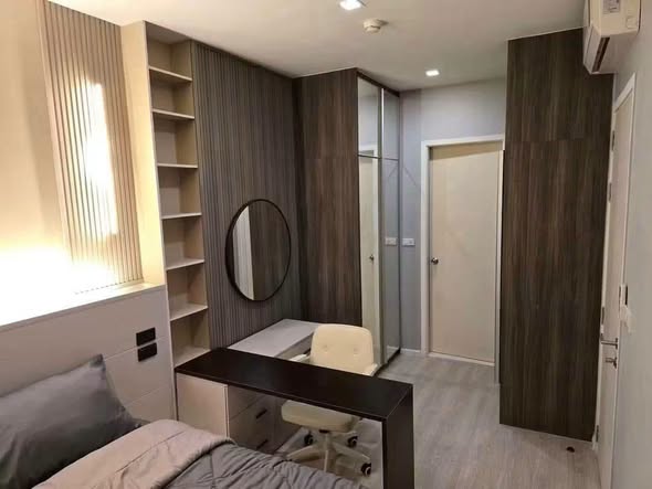 bedroom and room interior of Quinn Ratchada 17