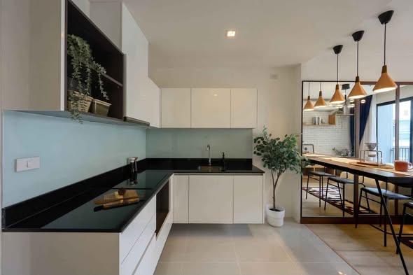 kitchen of Quinn Ratchada 17