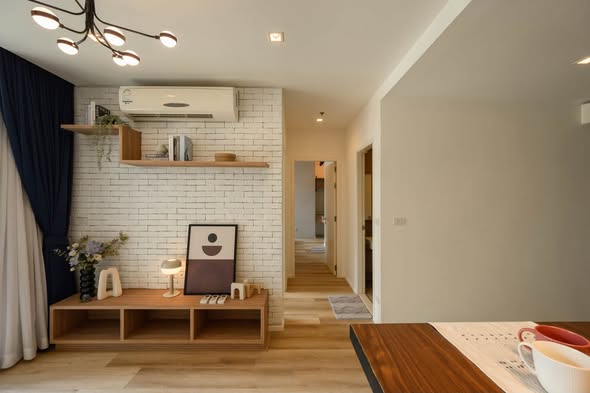 living room of Quinn Ratchada 17