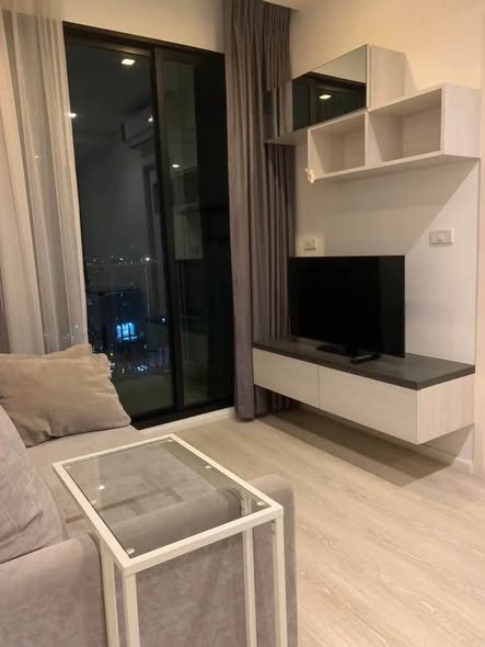 living room and room interior of Quinn Ratchada 17